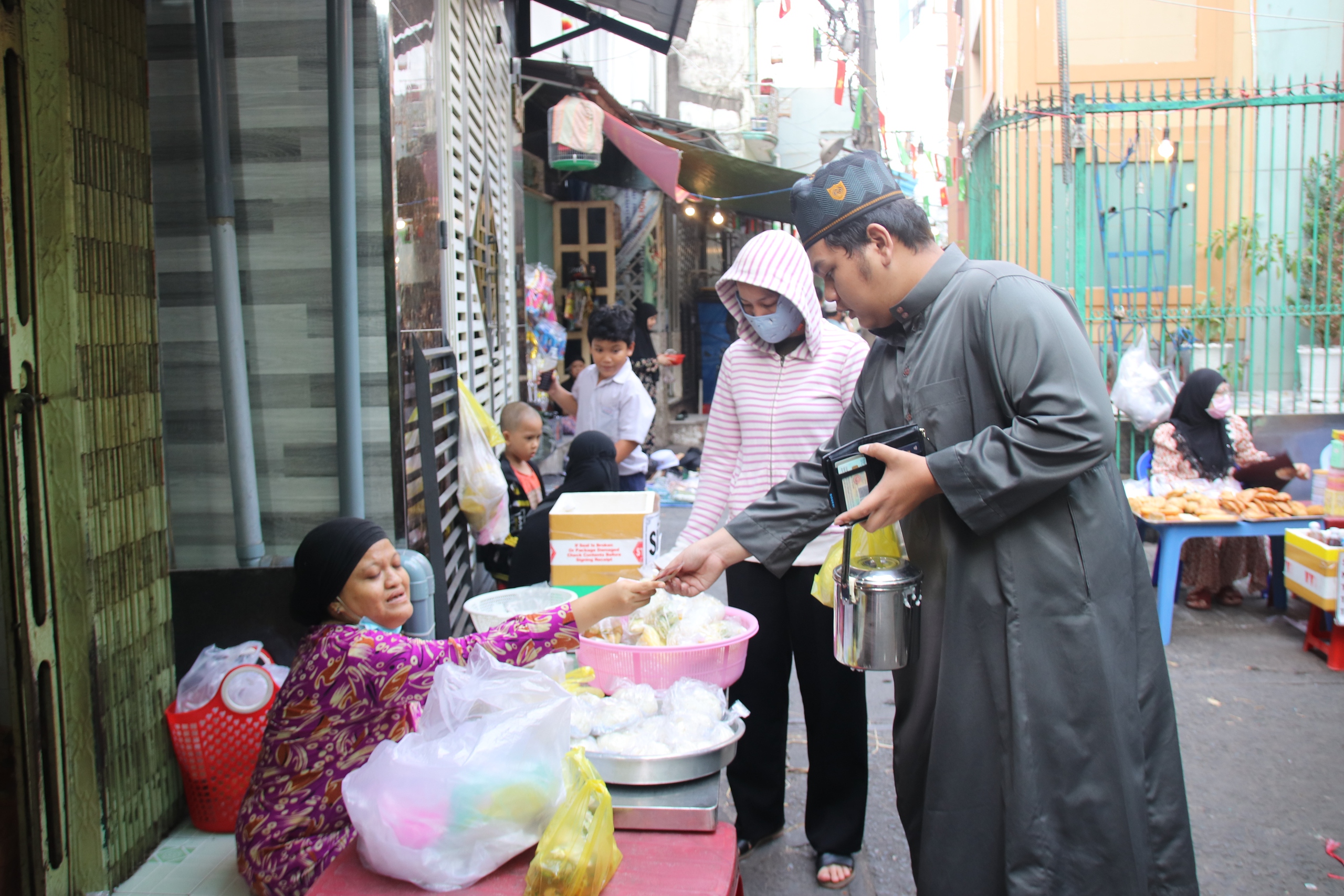 Khám phá khu chợ đặc biệt mùa lễ Ramadan của người đạo Hồi giữa lòng TP.HCM- Ảnh 6.