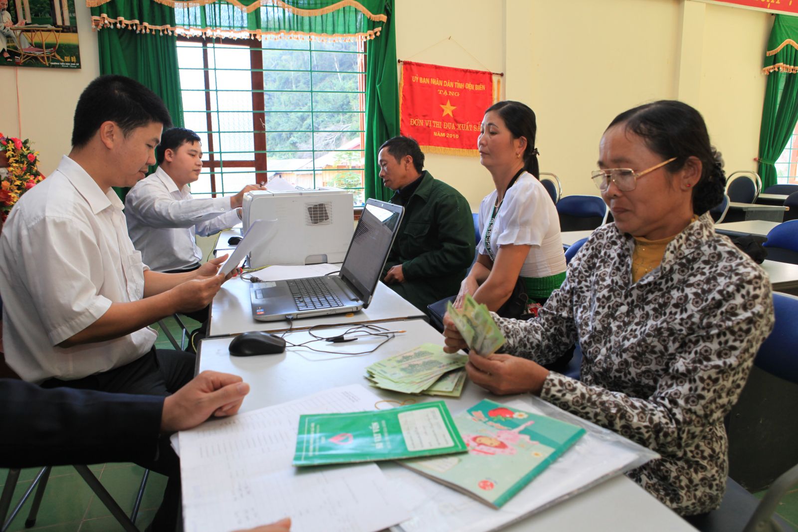 Ngân hàng CSXH tiếp sức, nhiều nông dân Điện Biên trở thành hộ sản xuất, kinh doanh giỏi của tỉnh- Ảnh 2.