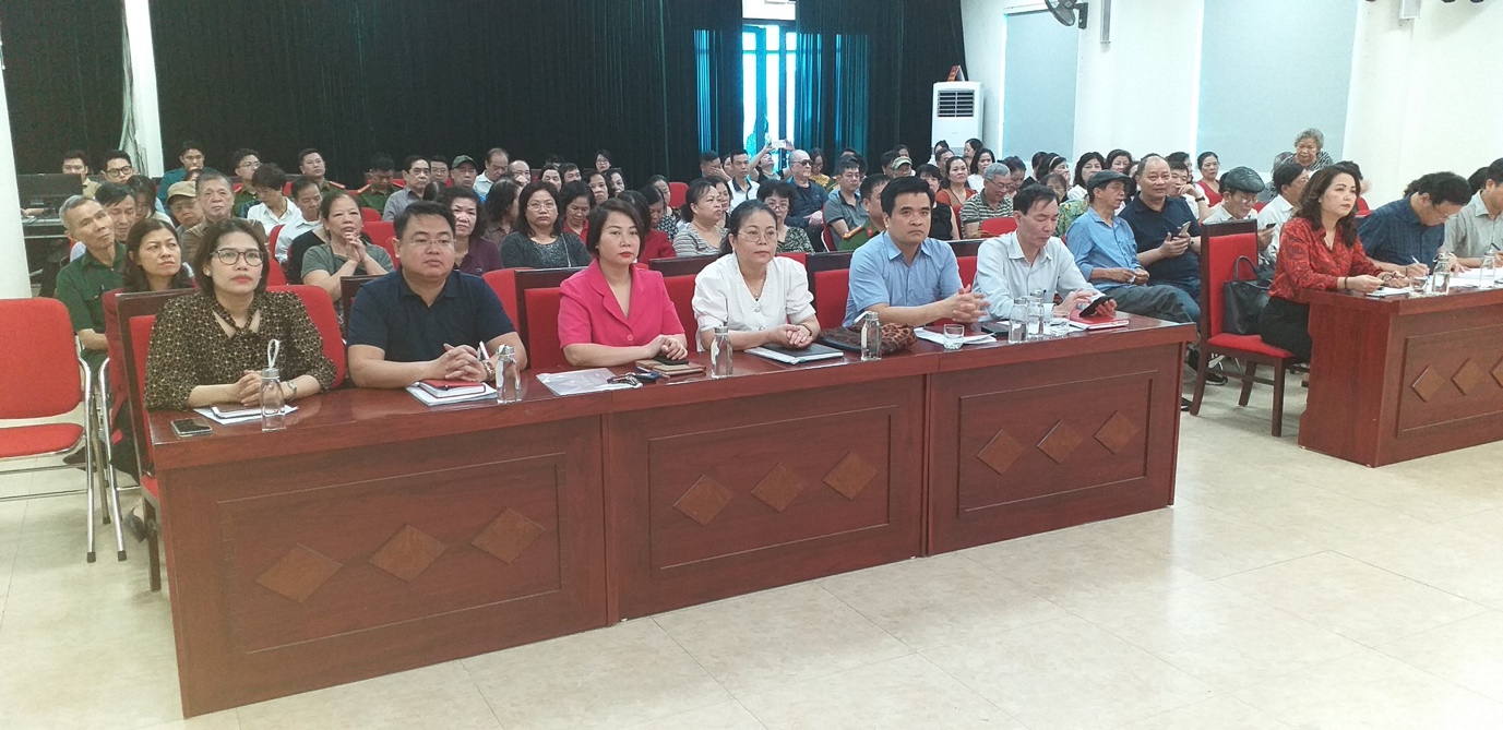 Lấy ý kiến cử tri sáp nhập phường Nguyễn Trung Trực và Trúc Bạch (quận Ba Đình)- Ảnh 1.