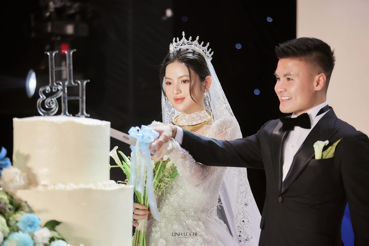 Cô dâu Chu Thanh Huyền đeo vàng nặng trĩu trong ngày theo Quang Hải về dinh- Ảnh 10.