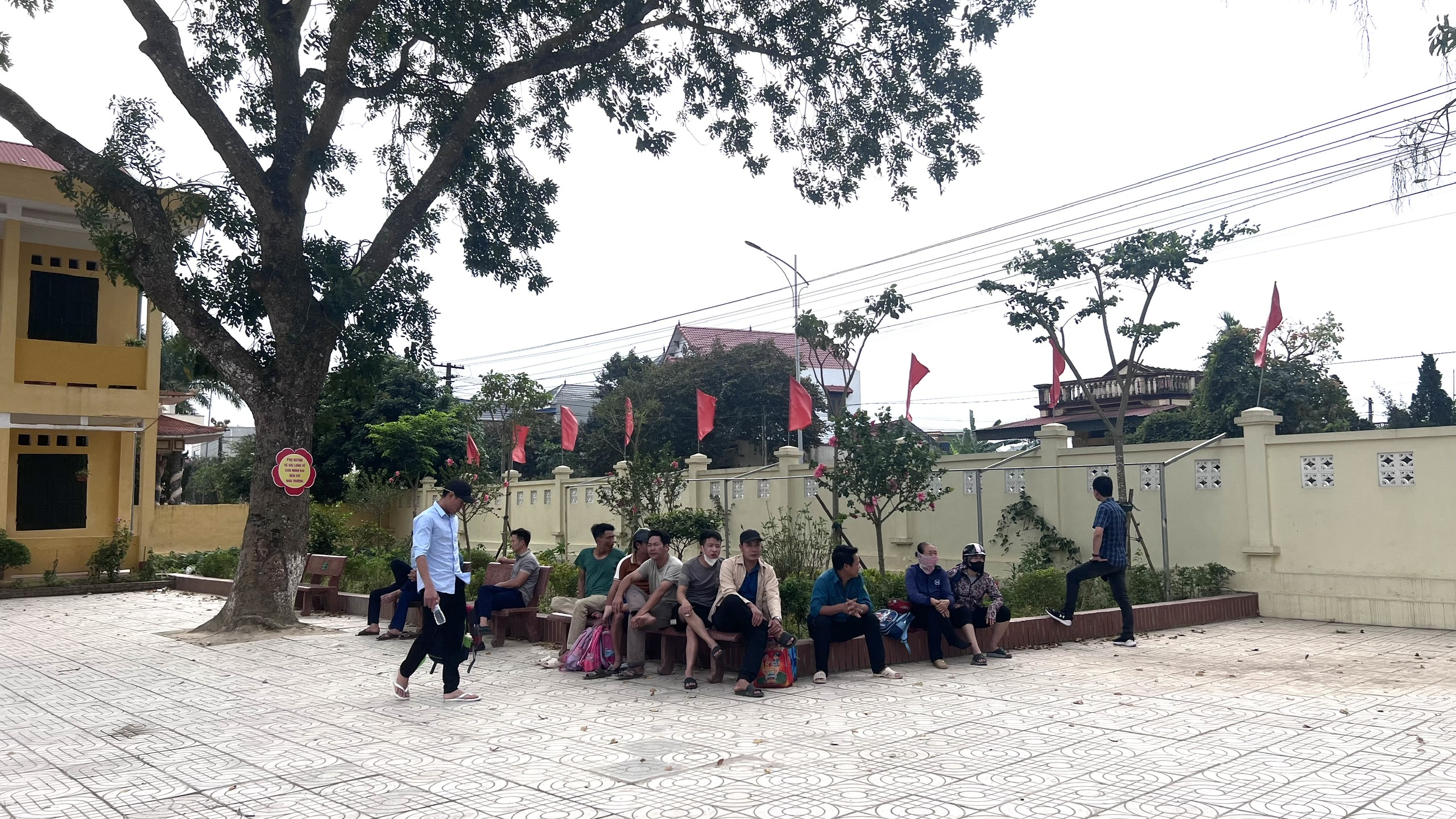 Vụ phản đối việc sáp nhập trường ở Thanh Hoá: 400 học sinh vẫn chưa đến lớp- Ảnh 2.