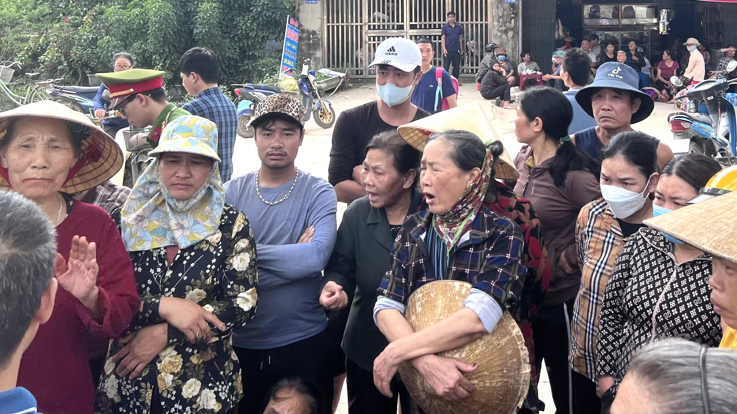Vụ phản đối việc sáp nhập trường ở Thanh Hoá: 400 học sinh vẫn chưa đến lớp- Ảnh 1.