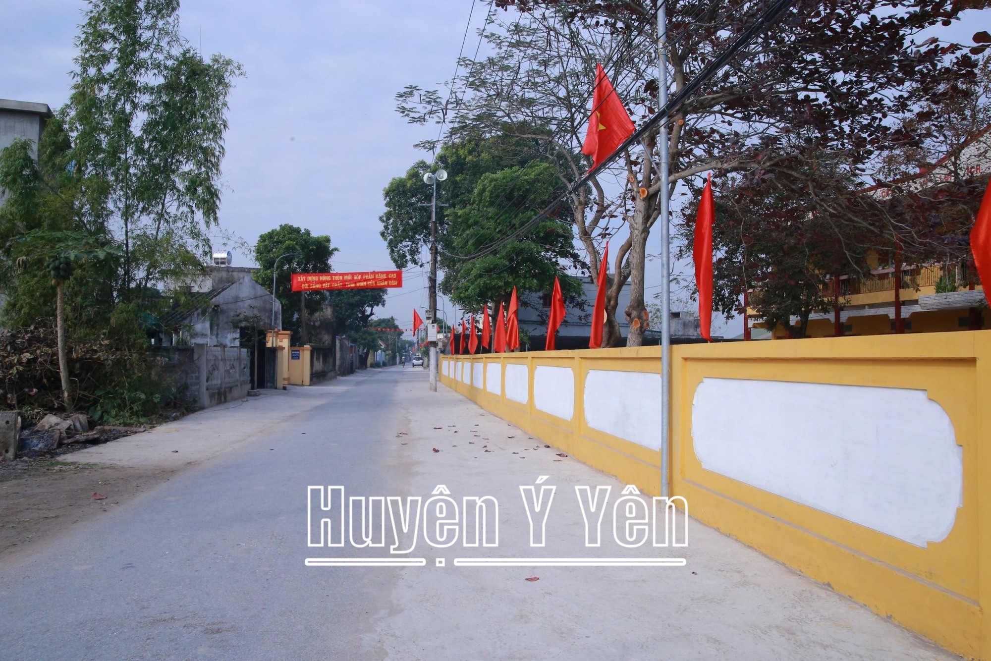 Một huyện ở Nam Định mà xã nào cũng có đường hoa nông thôn mới, có triền đê nở hoa đẹp như phim- Ảnh 9.