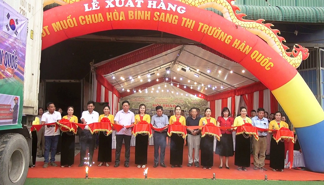 Lần đầu tiên, Hòa Bình xuất khẩu 7,5 tấn ớt muối chua sang Hàn Quốc- Ảnh 1.