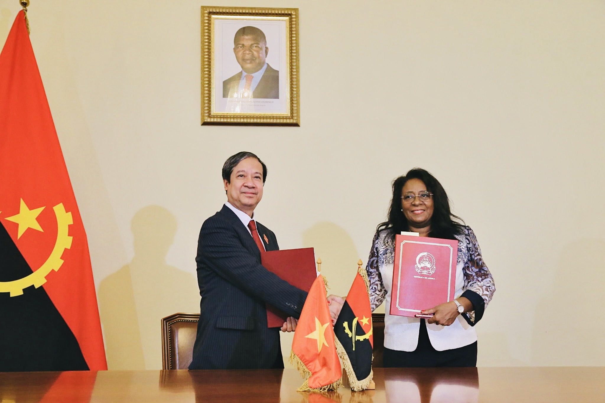 Việt Nam và Angola đẩy mạnh hợp tác, sẽ có nhiều sinh viên được cấp học bổng du học - Ảnh 2.