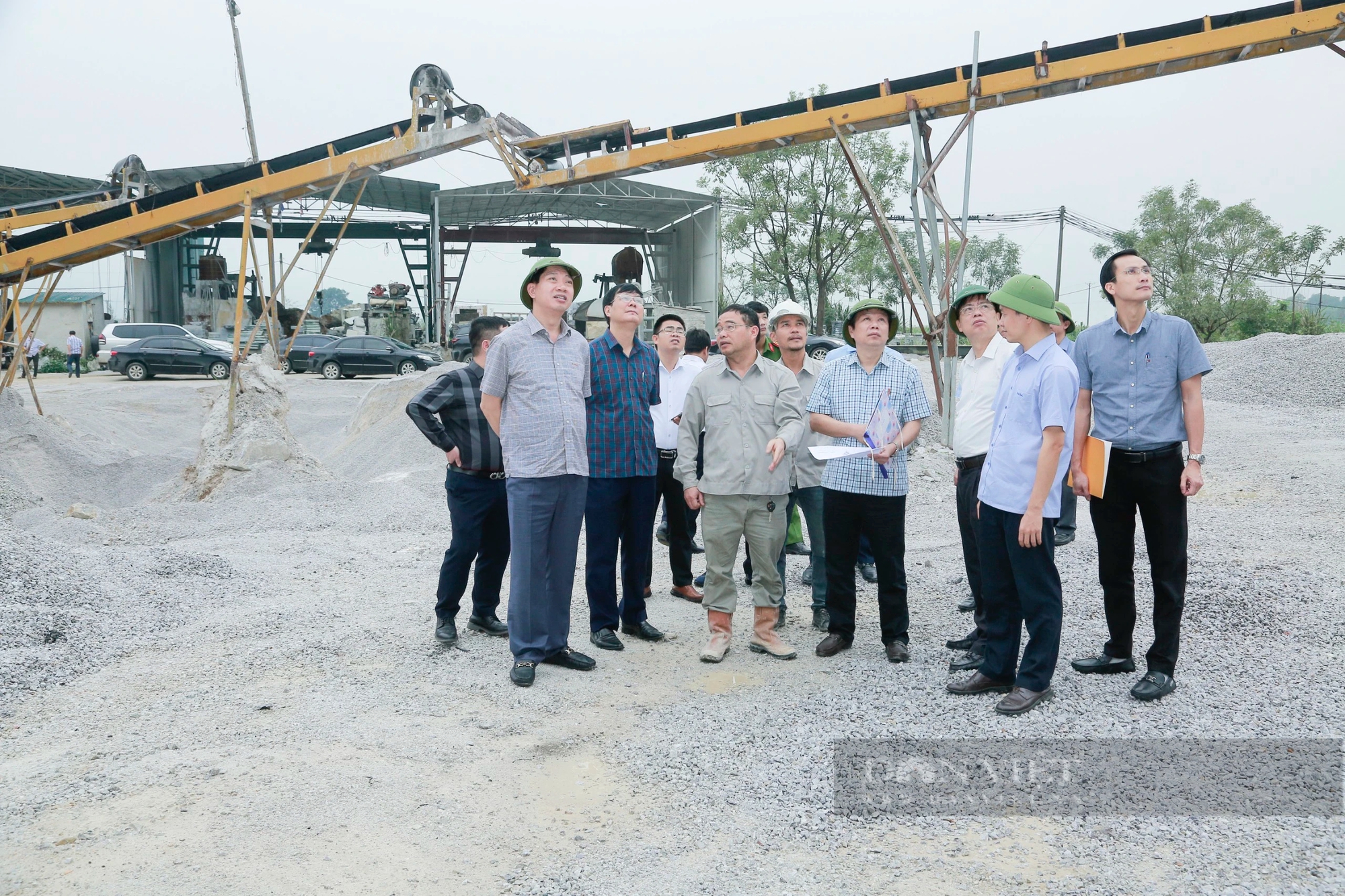 Thanh Hoá: Mỏ đá nổ mìn làm thủng nhà dân, xén cả thân cây bị ngưng hoạt động- Ảnh 4.