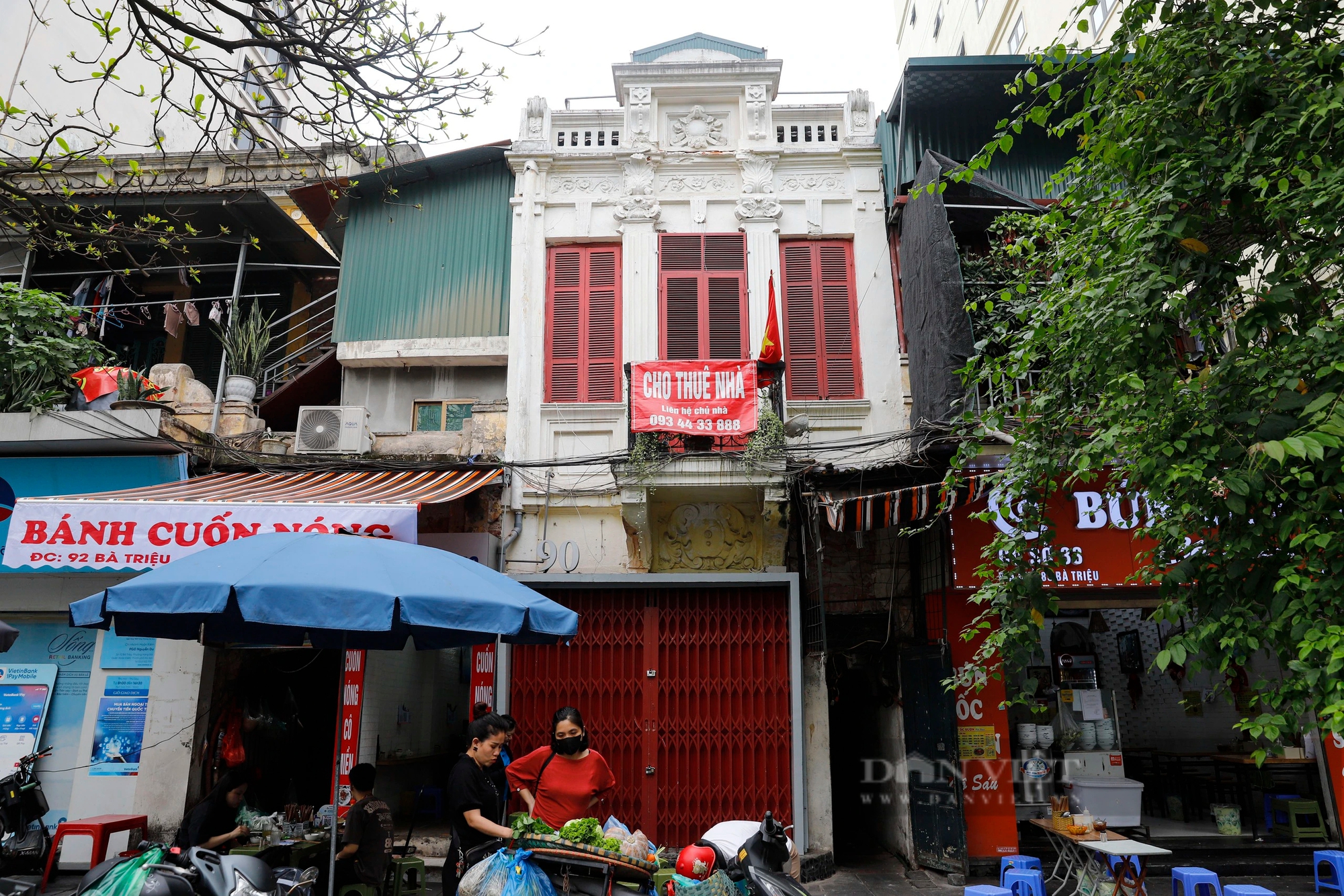 Tuyến phố sành điệu ở Hà Nội đầy rẫy biển cho thuê, hàng trà đá tranh thủ "ăn ké" mặt bằng trăm triệu- Ảnh 7.