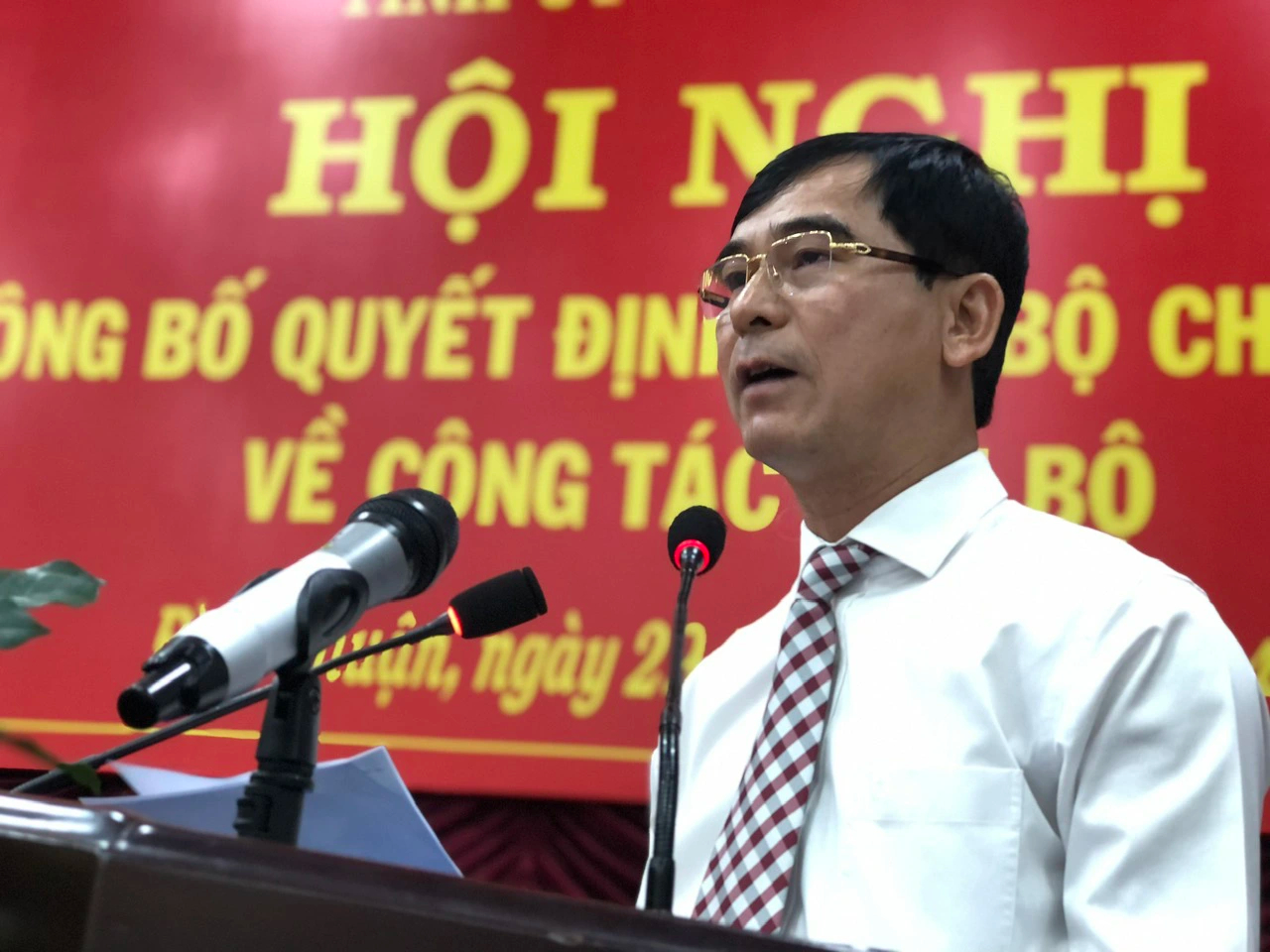 Ông Dương Văn An nghẹn ngào nói lời chia tay Bình Thuận sau nhiều năm gắn bó- Ảnh 1.