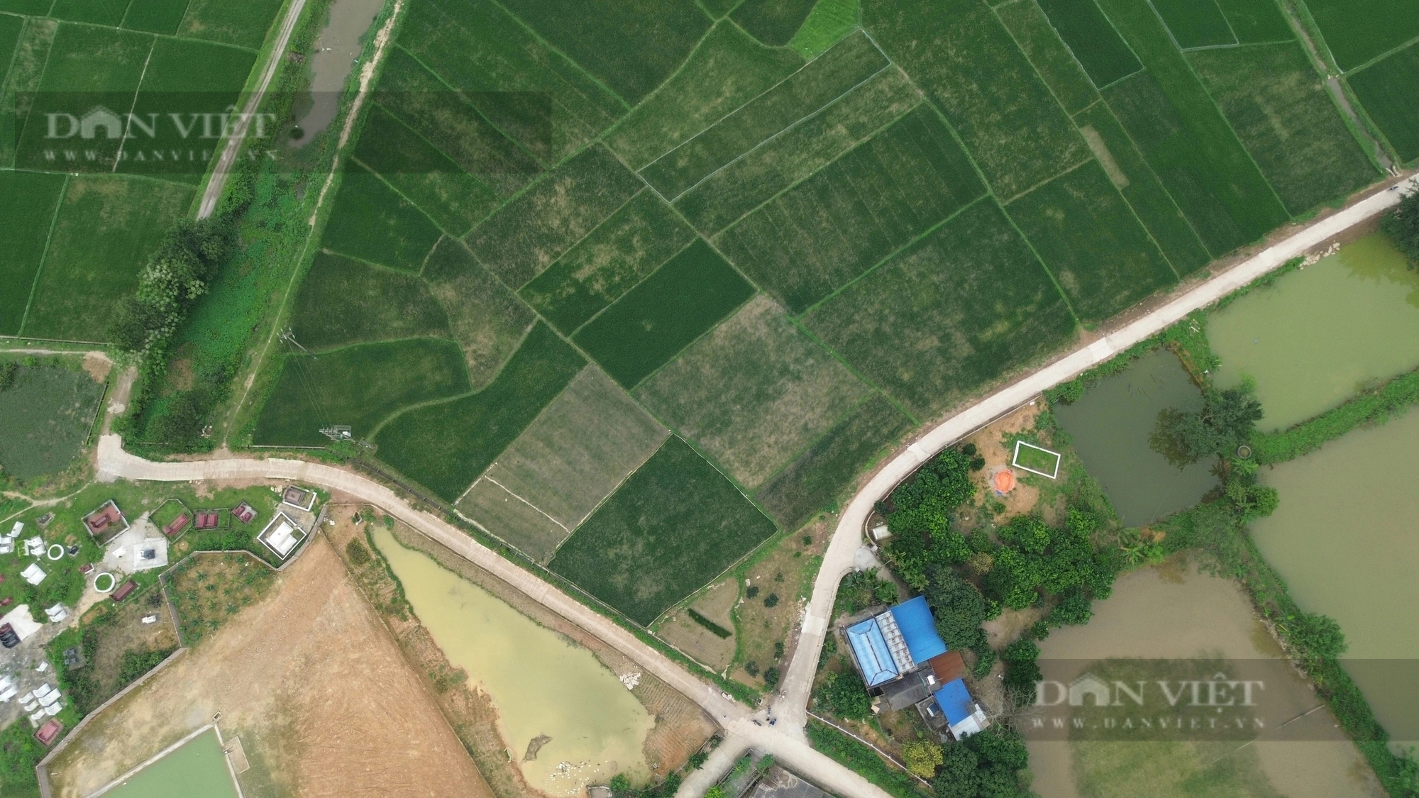Đường bê tông không đúng thiết kế ở Lương Sơn (Hòa Bình): Sau khắc phục, vẫn còn đoạn tuyến chưa đảm bảo điều kiện- Ảnh 4.