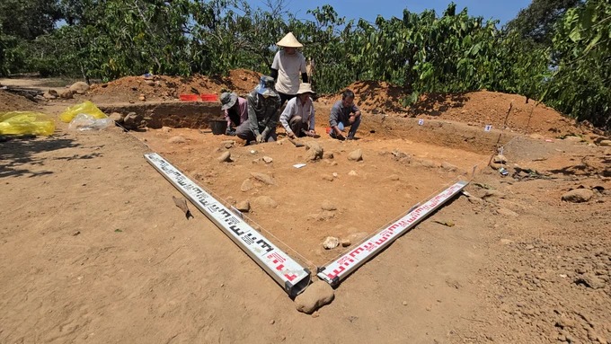 Đào khảo cổ ở một thôn của tỉnh Đắk Nông phát hiện dấu tích của người tiền sử, hiện vật cổ bằng đá thạch anh- Ảnh 1.
