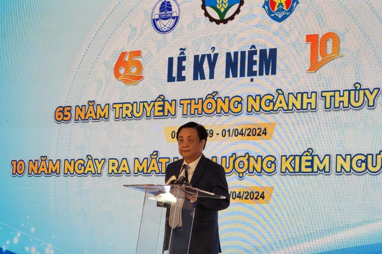 Bộ trưởng Lê Minh Hoan mở đầu bài phát biểu bằng câu hỏi: "Tôi yêu thủy sản, tôi yêu kiểm ngư, còn bạn thì sao?"- Ảnh 1.