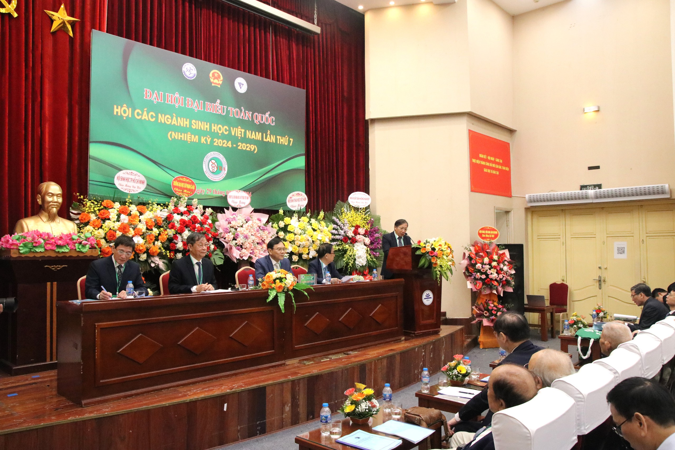 Đại hội Hội các ngành Sinh học Việt Nam lần thứ VII (nhiệm kỳ 2024- 2029): GS.TS Lê Trần Bình tái cử Chủ tịch Hội- Ảnh 2.