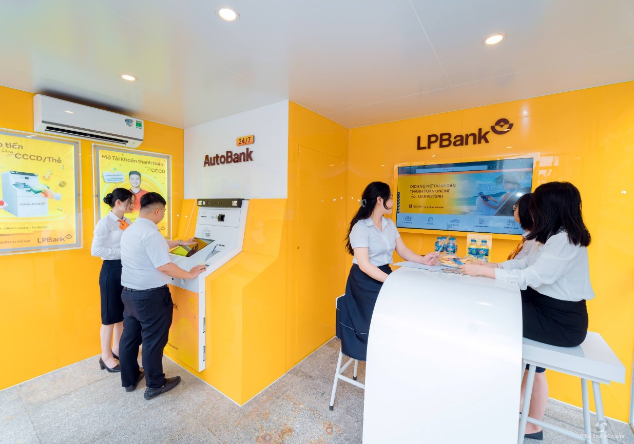 LPBank mở rộng hệ thống ngân hàng tự động AutoBank trên toàn quốc- Ảnh 2.