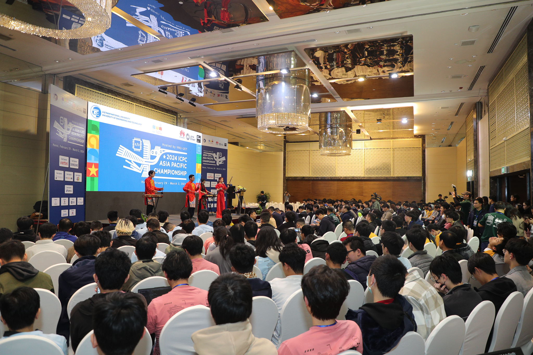 Sinh viên Việt Nam giành giải cao trong kỳ thi lập trình quốc tế, đáng nể nhất là đội Hàn Quốc- Ảnh 1.