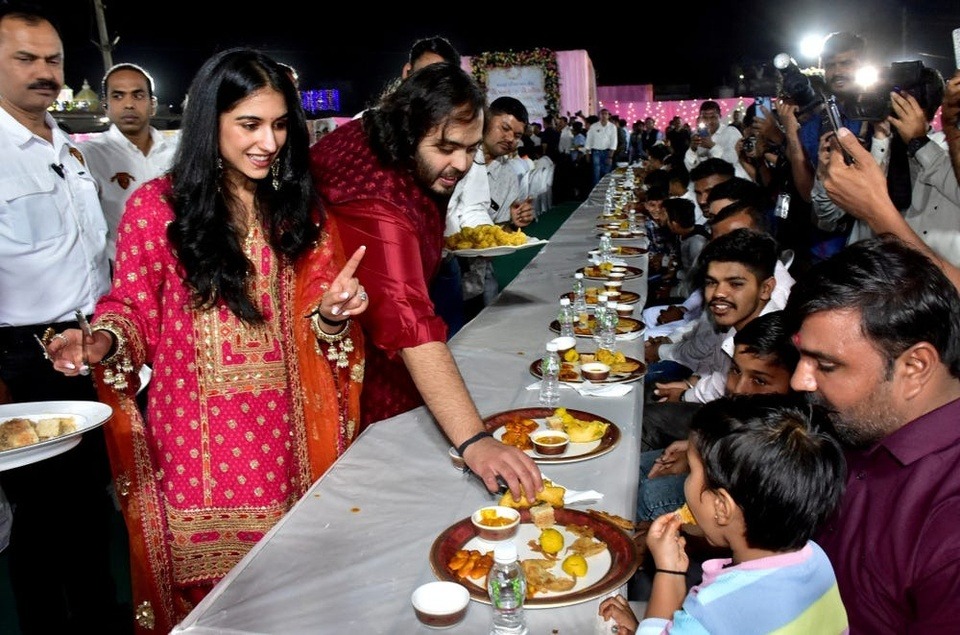 Hình ảnh bên trong tiệc trước đám cưới của con trai tỷ phú Mukesh Ambani giàu nhất châu Á- Ảnh 2.