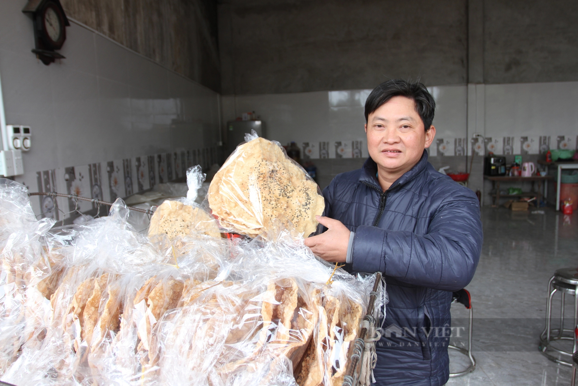 Bỏ nghề mổ lợn, một người Thái Nguyên chuyển sang làm món bánh "tuổi thơ" này, bán đắt hàng- Ảnh 1.