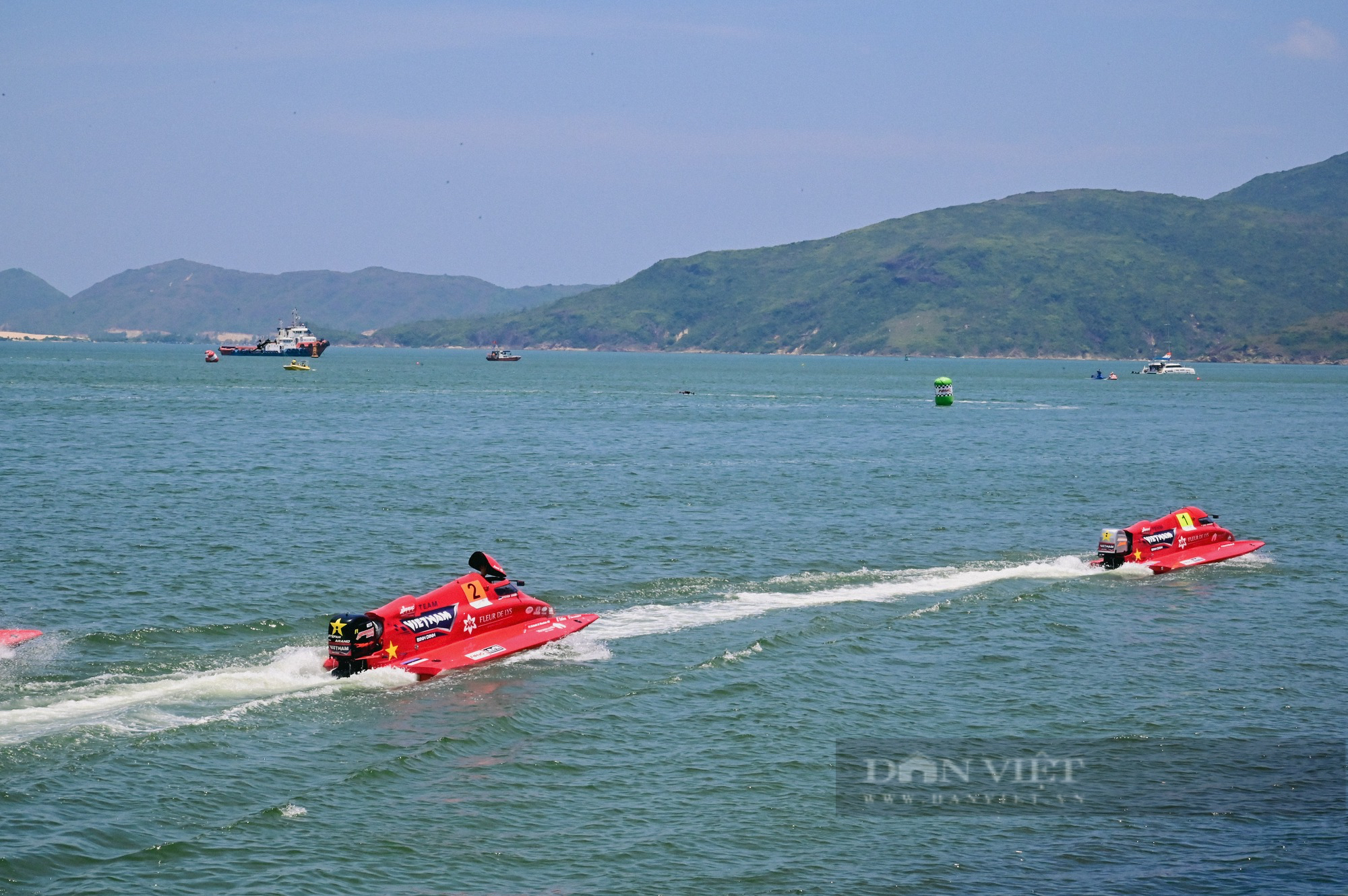 "Thót tim" màn so kè tốc độ 250 km/h của thuyền máy F1H20 trên đầm Thị Nại, Bình Định- Ảnh 2.