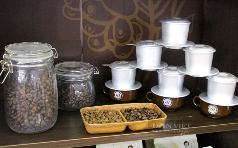 Chuyên gia thế giới đề nghị Việt Nam đầu tư xây dựng thương hiệu, tạo nên chất lượng độc đáo, phân loại cà phê thành các phân khúc khác nhau để tiếp cận thị trường thế giới. Ảnh: Nguyên Vỹ