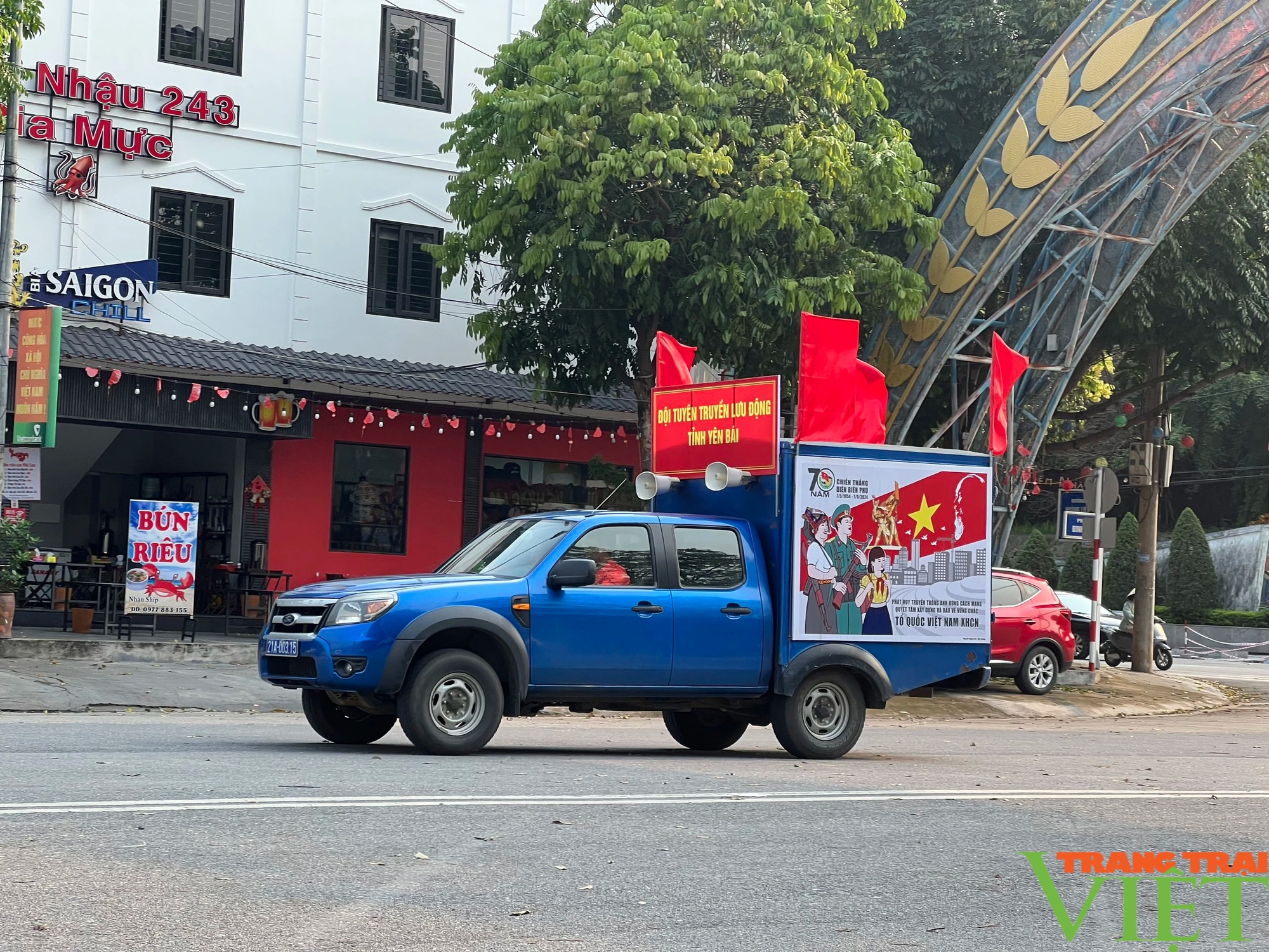 Lào Cai: Diễu hành đường phố cổ động 70 năm Chiến thắng Điện Biên Phủ- Ảnh 1.
