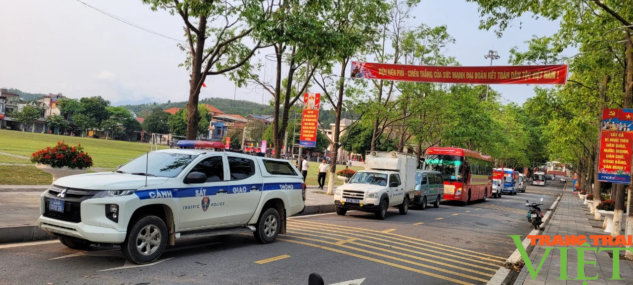 Lào Cai: Diễu hành đường phố cổ động 70 năm Chiến thắng Điện Biên Phủ- Ảnh 3.