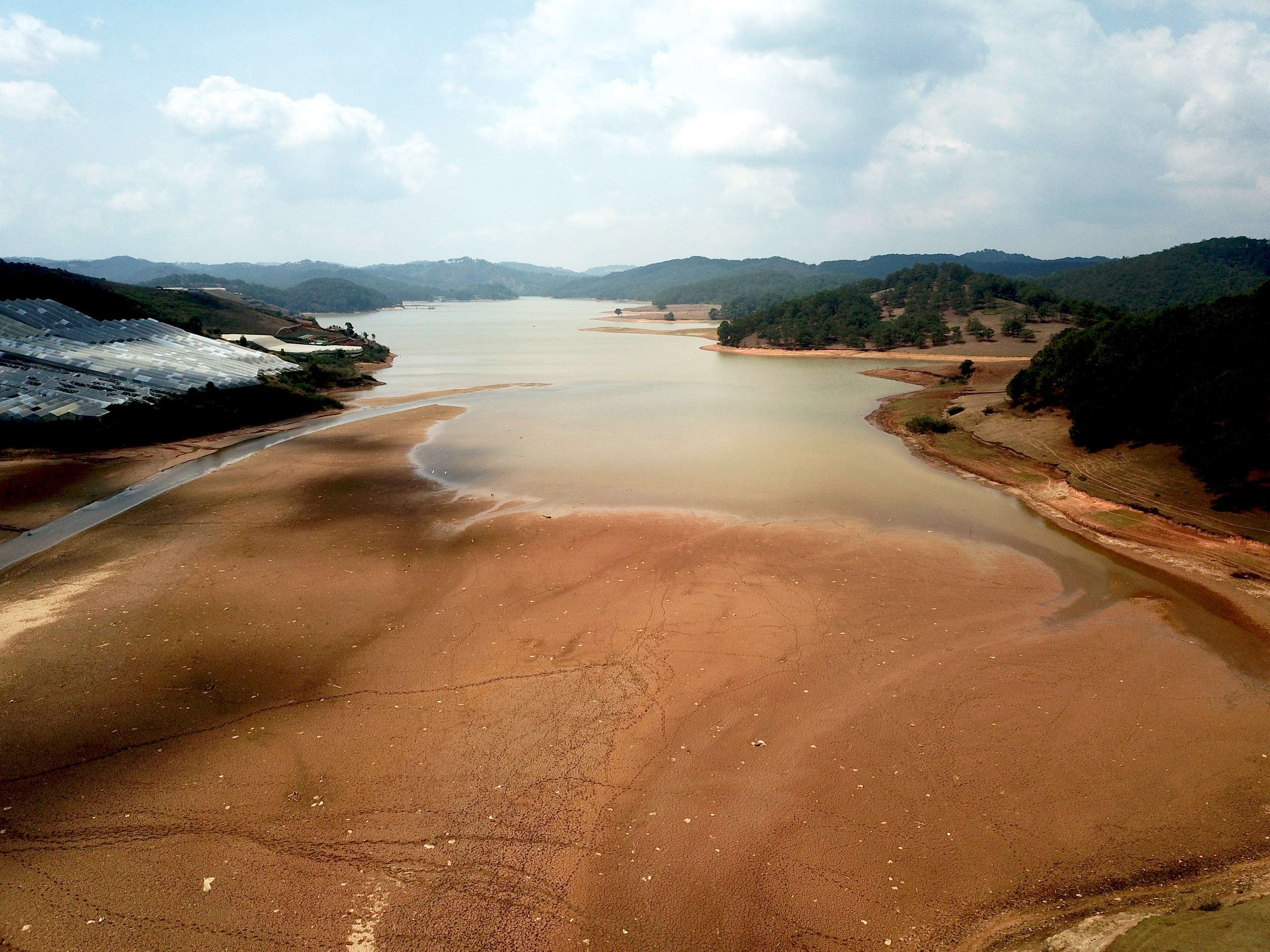 Lâm Đồng: TP.Đà Lạt và huyện Lạc Dương “thiếu nước sinh hoạt” nhưng chưa thể bổ sung nước từ hồ Tuyền Lâm- Ảnh 1.