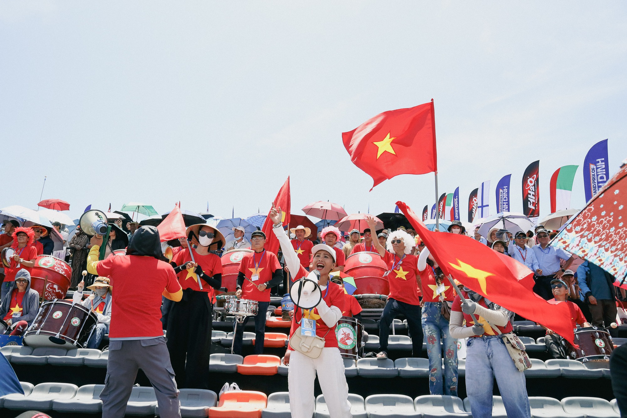 18 tay đua thuyền máy F1 tranh tài: "Cảm ơn Quy Nhơn xinh đẹp, Bình Định hiếu khách và Việt Nam tuyệt vời"- Ảnh 4.