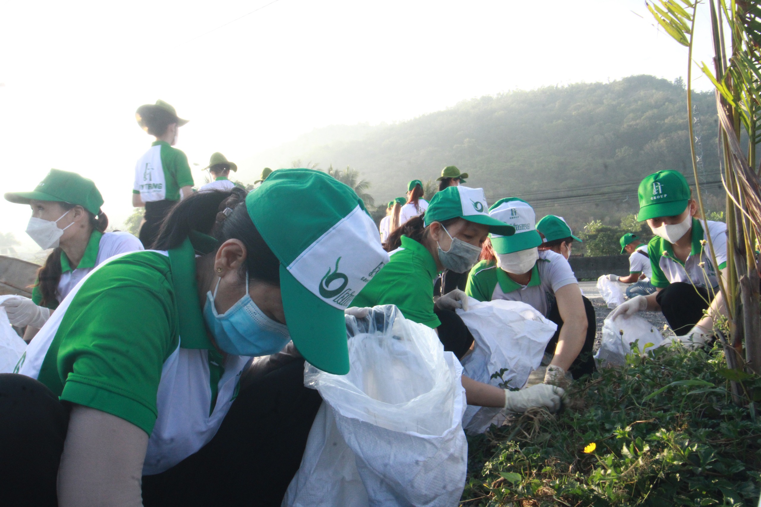 Gần 200 người ra quân nhặt rác bảo vệ môi trường ở Nha Trang- Ảnh 5.