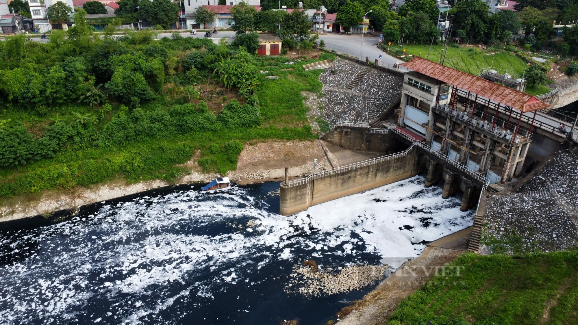 Hà Nội sẽ đầu tư nhà máy xử lý nước thải "cứu" sông Nhuệ - Ảnh 1.