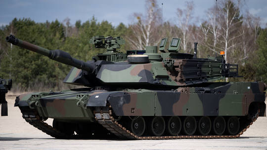 2 UAV trị giá 1.000 USD phá hủy xe tăng Abrams hàng triệu USD của Mỹ ở Ukraine- Ảnh 1.