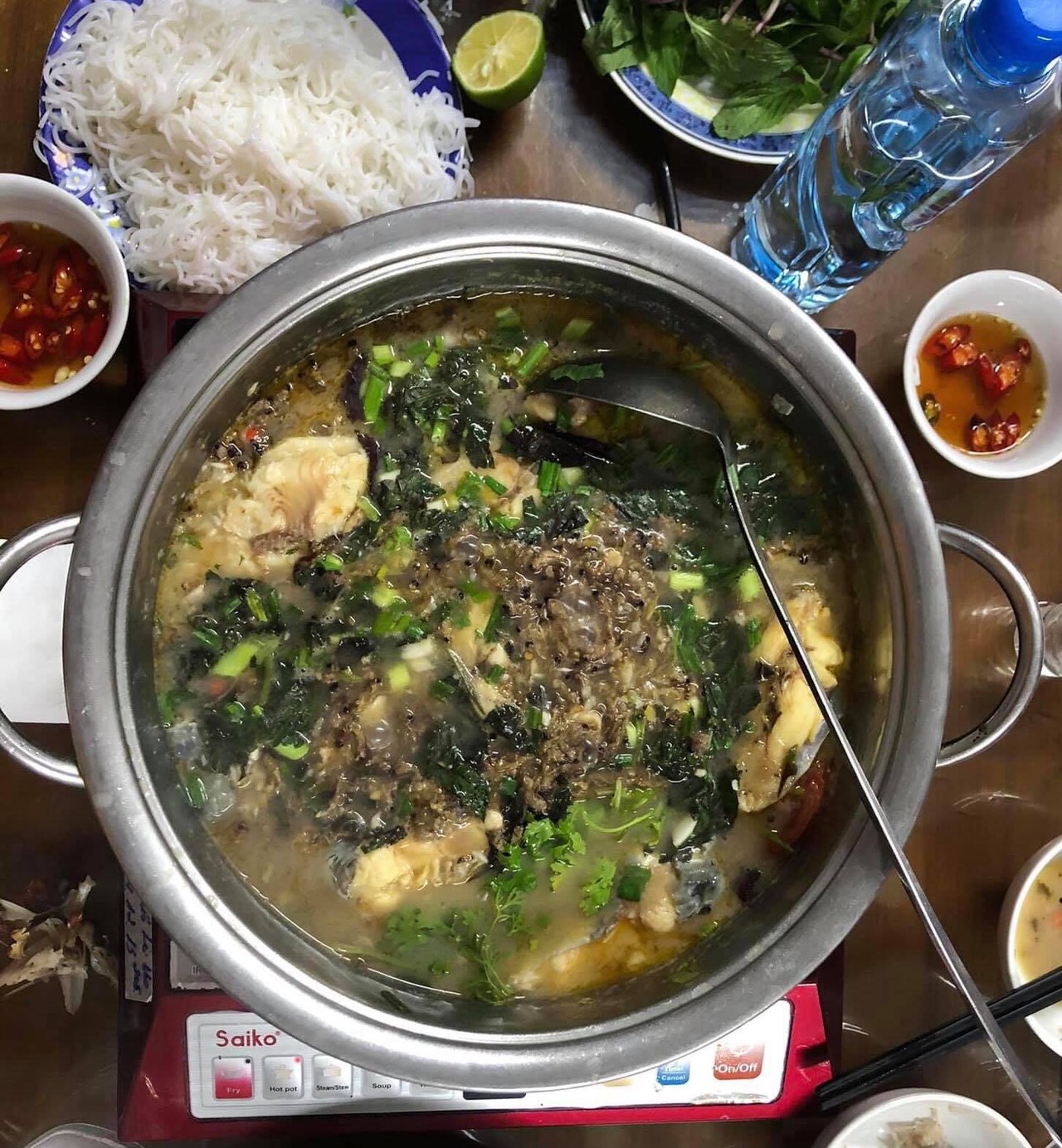 Săn lùng loài cá nghe tên giật mình ở con sông Đà qua Phú Thọ, đem về nấu vờ thành đặc sản- Ảnh 8.