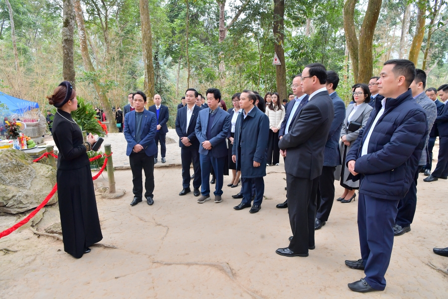 Vietcombank tổ chức Chương trình Về nguồn, Tết trồng cây “Vietcombank - vì một Việt Nam xanh” và hoạt động ASXH tại tỉnh Tuyên Quang- Ảnh 2.