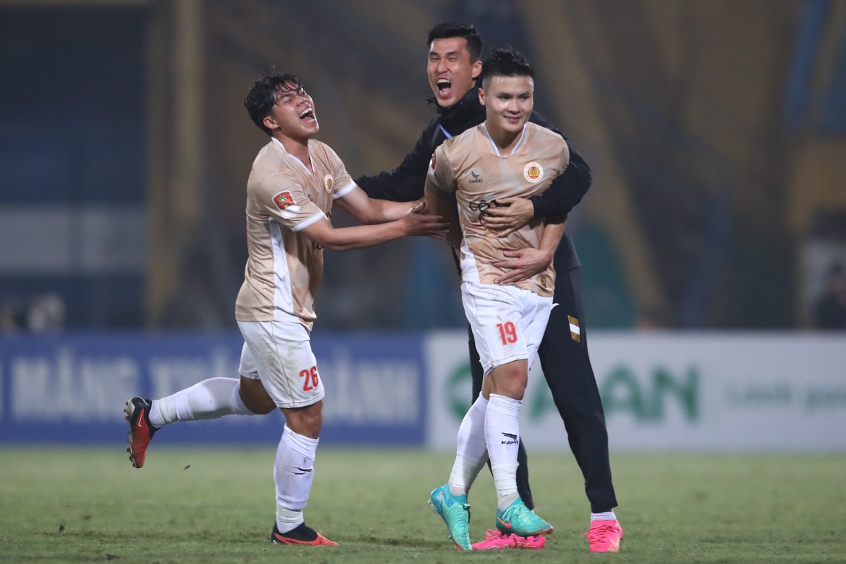 Liên tiếp ghi bàn, Quang Hải dẫn đầu cuộc đua “Vua phá lưới nội” V.League- Ảnh 1.
