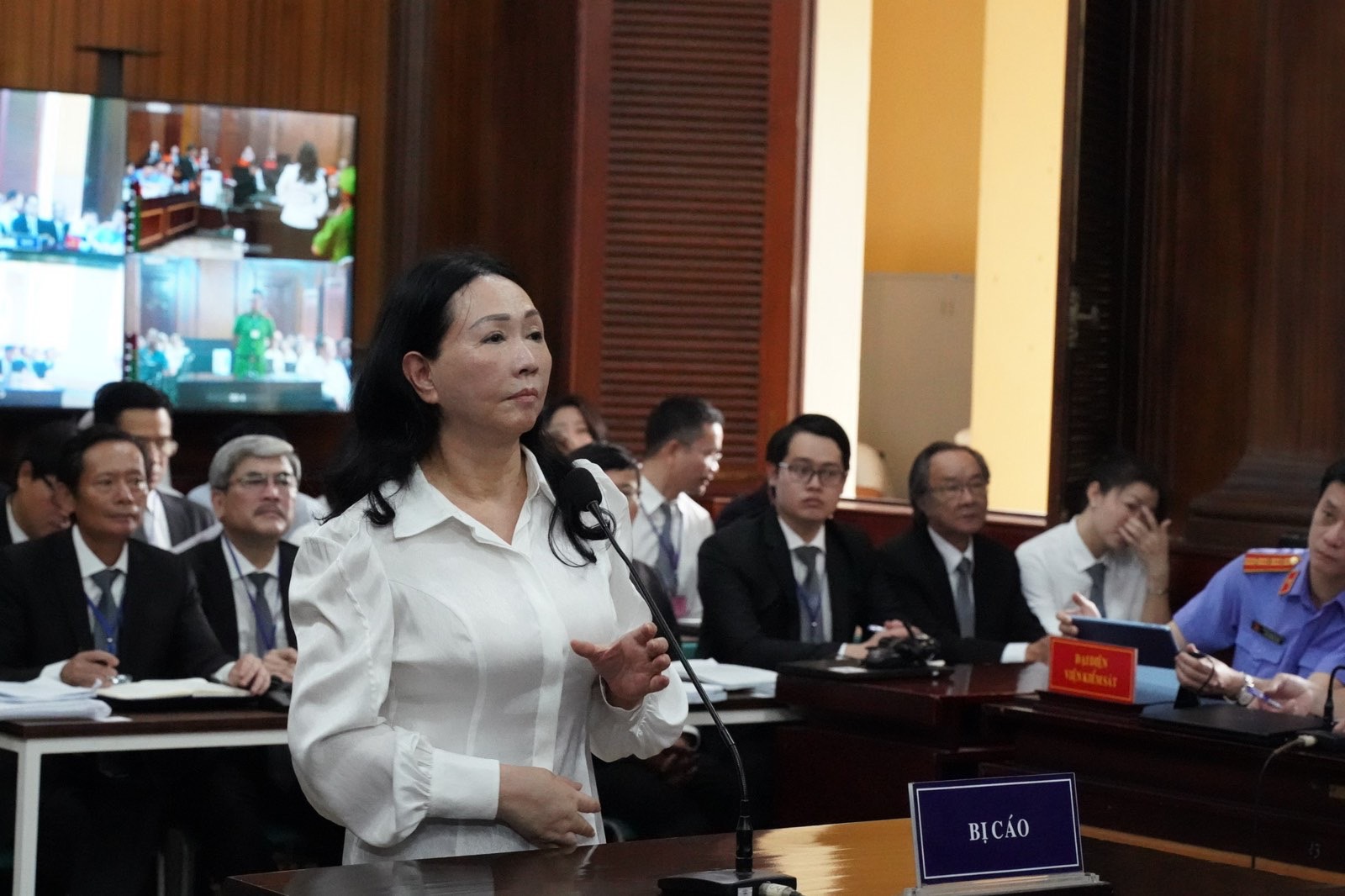Vụ Vạn Thịnh Phát: Đại gia Nguyễn Cao Trí đi tập tễnh, xin tòa được vắng mặt trong các ngày sau- Ảnh 2.