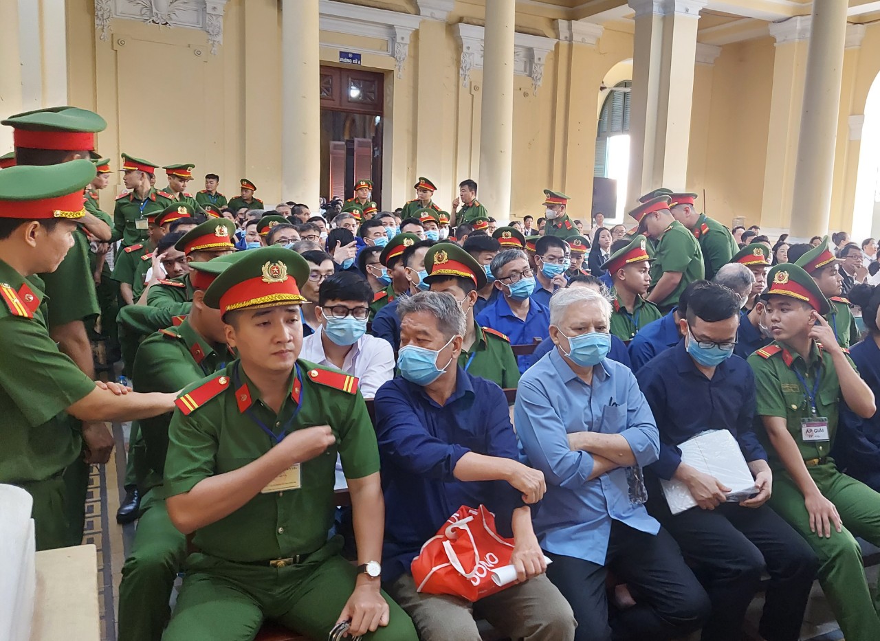 Hình ảnh Trương Mỹ Lan, Chủ tịch Vạn Thịnh Phát cùng các bị cáo tại tòa- Ảnh 2.