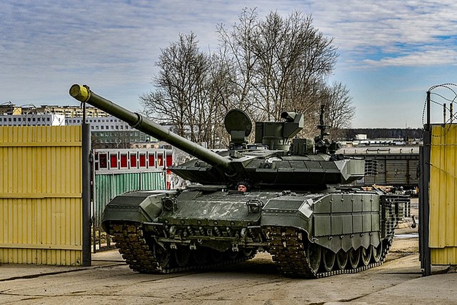 Xe tăng T-90M đứng vững sau hàng loạt đòn tấn công của FPV Ukraine- Ảnh 13.