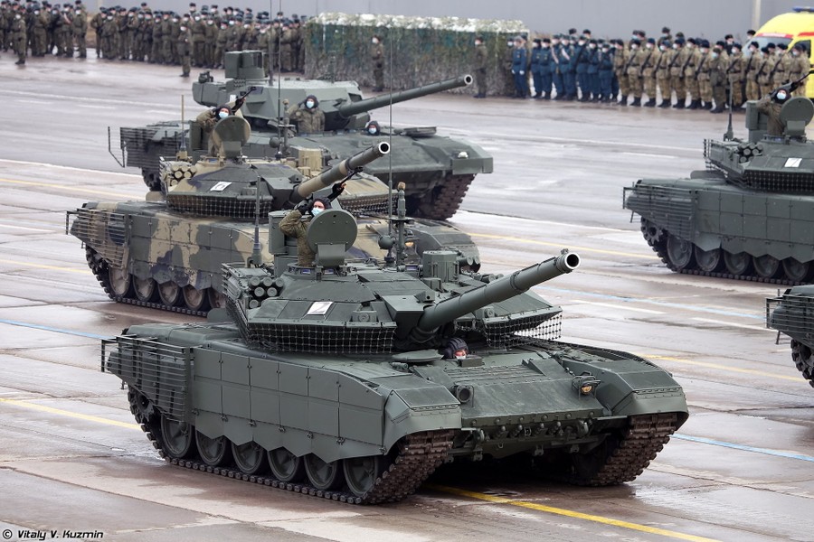 Xe tăng T-90M đứng vững sau hàng loạt đòn tấn công của FPV Ukraine- Ảnh 14.