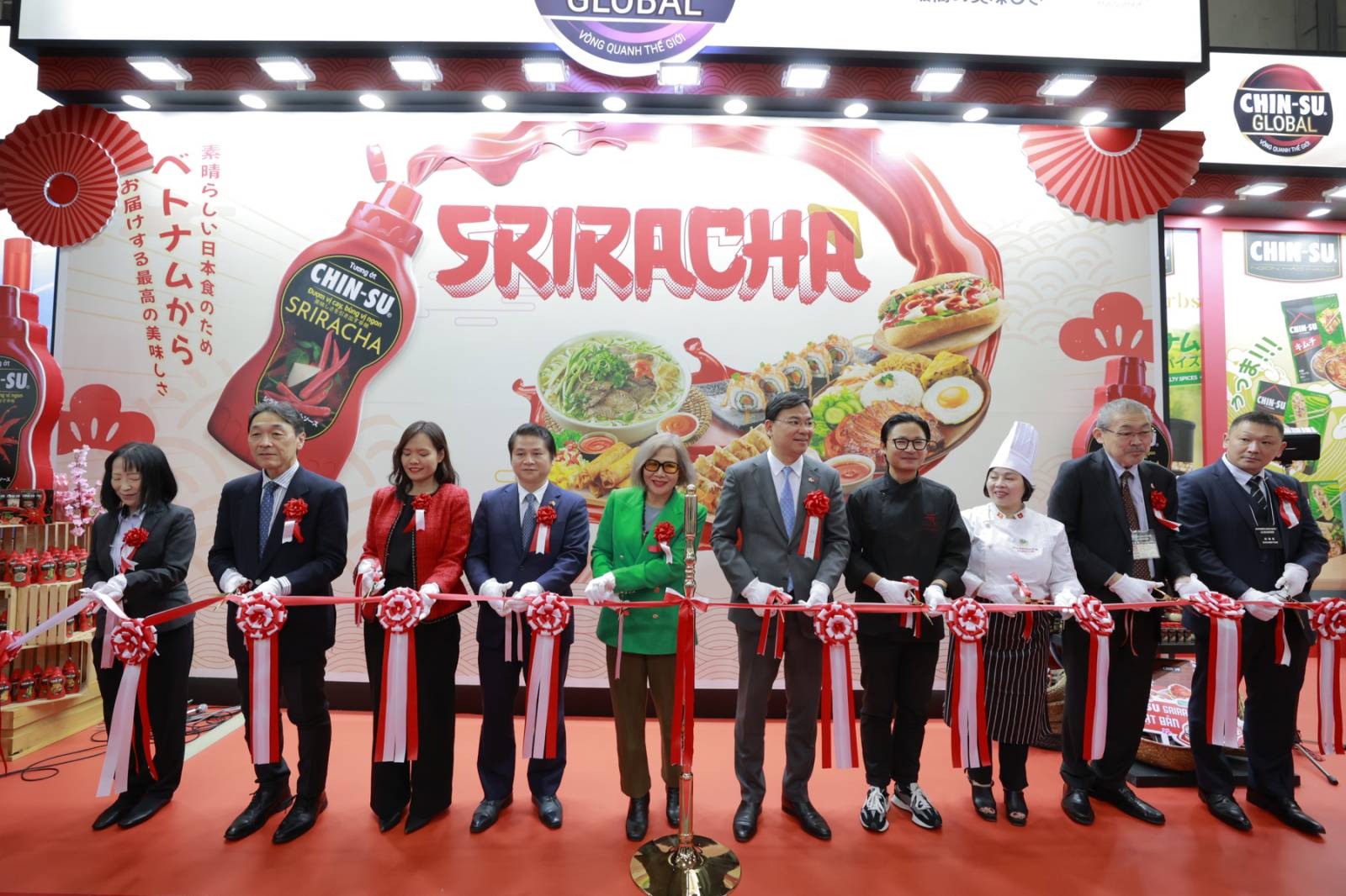 Tương ớt CHIN-SU Sriracha, bộ gia vị hạt và bột đặc sản, chả giò CHIN-SU được đón nhận nồng nhiệt tại Foodex Nhật Bản 2024- Ảnh 1.