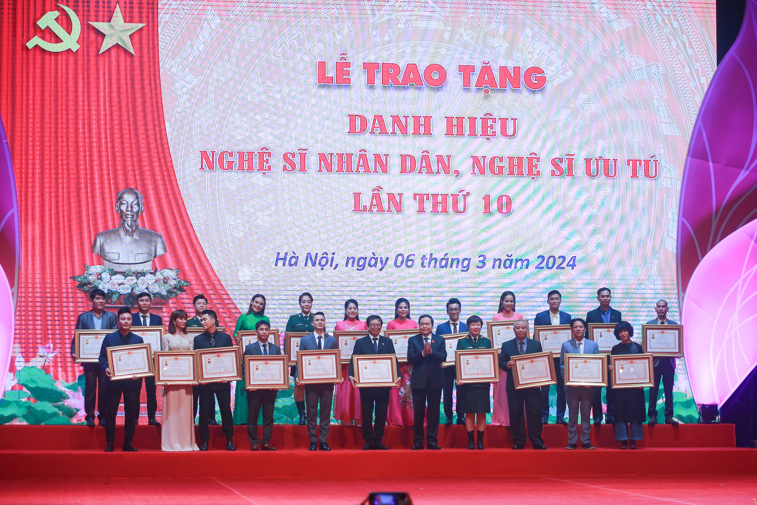 Hình ảnh Chủ tịch nước Võ Văn Thưởng dự Lễ trao tặng danh hiệu NSND, NSƯT lần thứ 10- Ảnh 9.