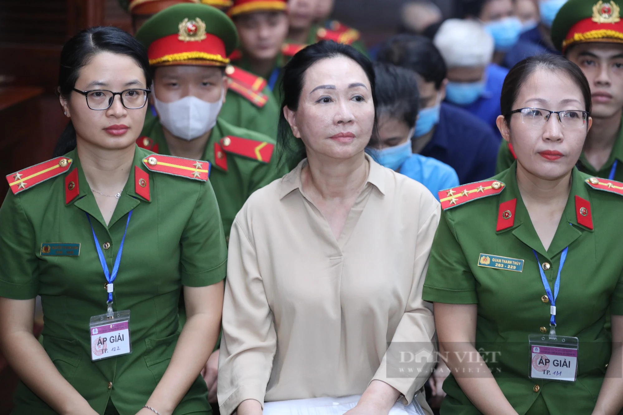 Vụ Vạn Thịnh Phát: Hình ảnh bà Trương Mỹ Lan và các bị cáo khi nghe công bố bản cáo trạng- Ảnh 1.