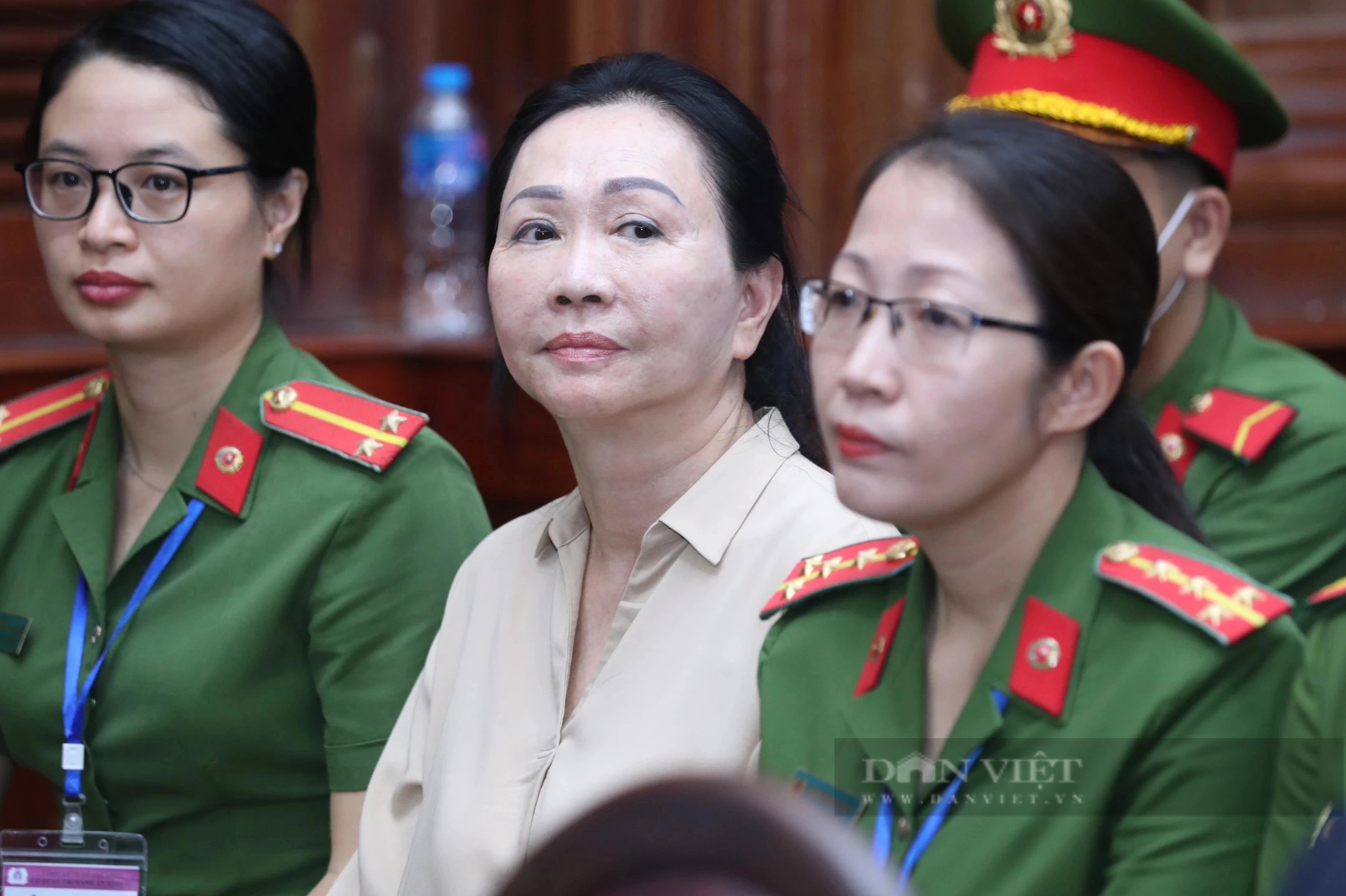 Vụ Vạn Thịnh Phát: Hình ảnh bà Trương Mỹ Lan và các bị cáo khi nghe công bố bản cáo trạng- Ảnh 2.