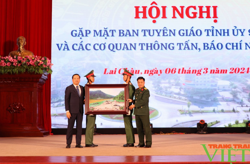 Lai Châu: Gặp mặt Ban Tuyên giáo, báo chí 9 tỉnh trên địa bàn Quân khu 2- Ảnh 4.