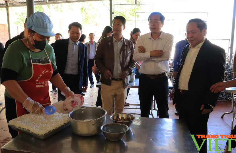 UBND tỉnh Lai Châu và huyện Nậm Nhùn bàn giải pháp triển khai thực hiện lĩnh vực văn hóa - xã hội- Ảnh 7.