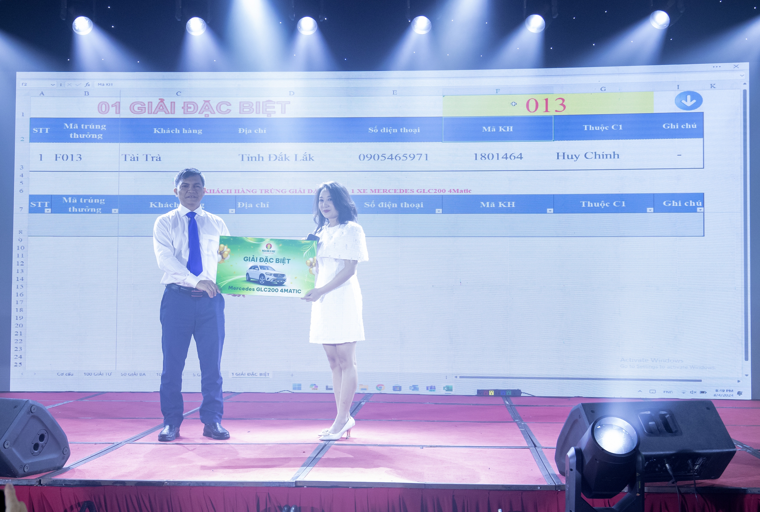 Đại lý Tài Trà - Đăk Lăk trúng giải đặc biệt 01 xe Mercedes - Benz GLC200 4Matic chương trình Đón Mùa Vàng - Rước Xe Sang của Phân Bón Cà Mau