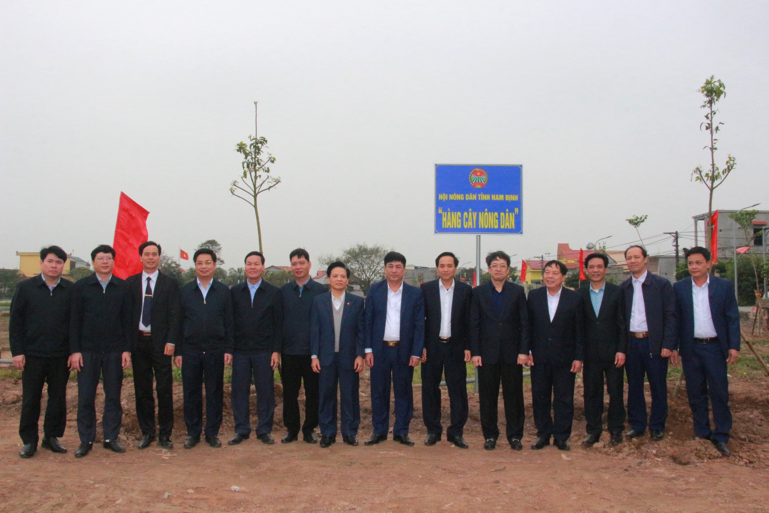 Hội Nông dân Nam Định phát động Tết trồng cây "Đời đời nhớ ơn Bác Hồ" xuân Giáp Thìn năm 2024- Ảnh 3.