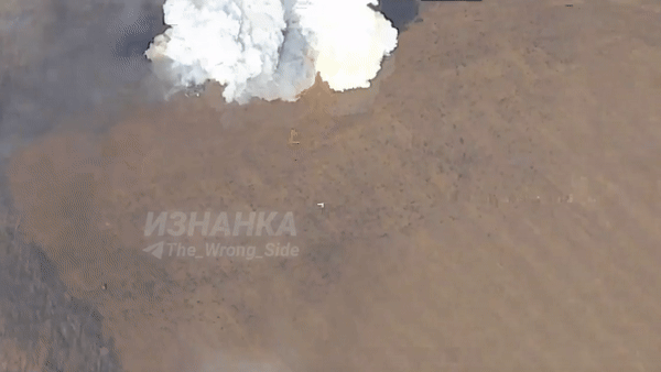 Hình ảnh pháo phản lực HIMARS Ukraine bị Nga tập kích, bốc cháy dữ dội- Ảnh 5.