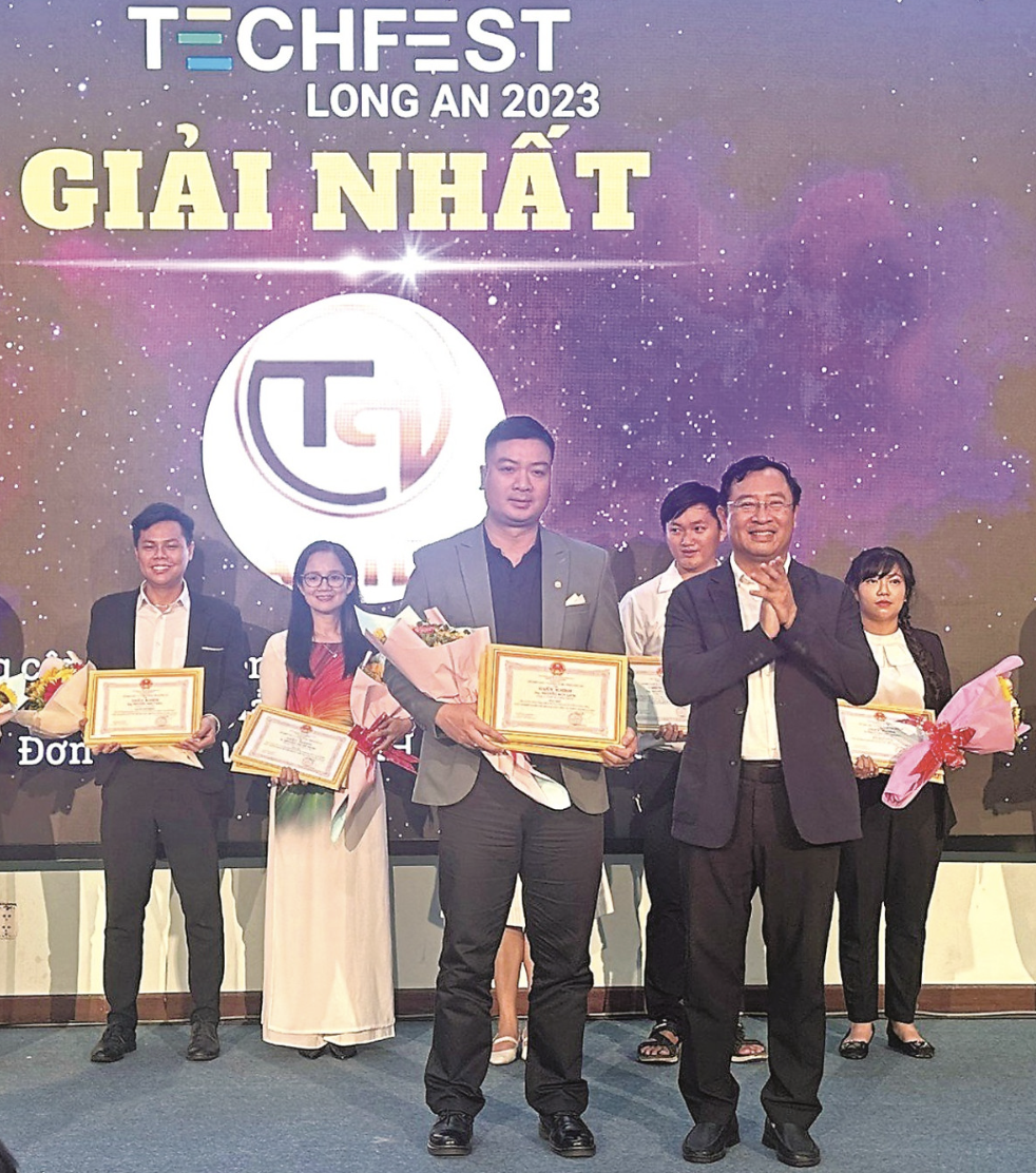 Techfest Long An 2023: Vinh danh "công nghệ lên men trái cây để điều trị mụn lưng"- Ảnh 1.