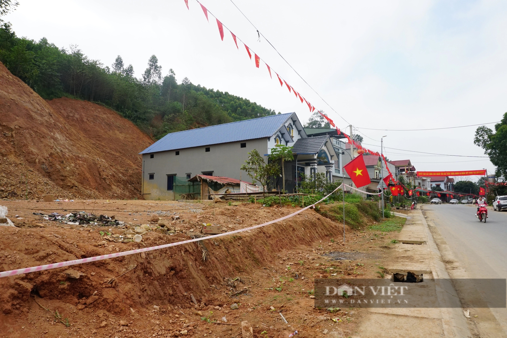 Yên Bái: “Bom đất” chực chờ sạt lở, vì sao người dân vẫn không chịu di dời?- Ảnh 4.