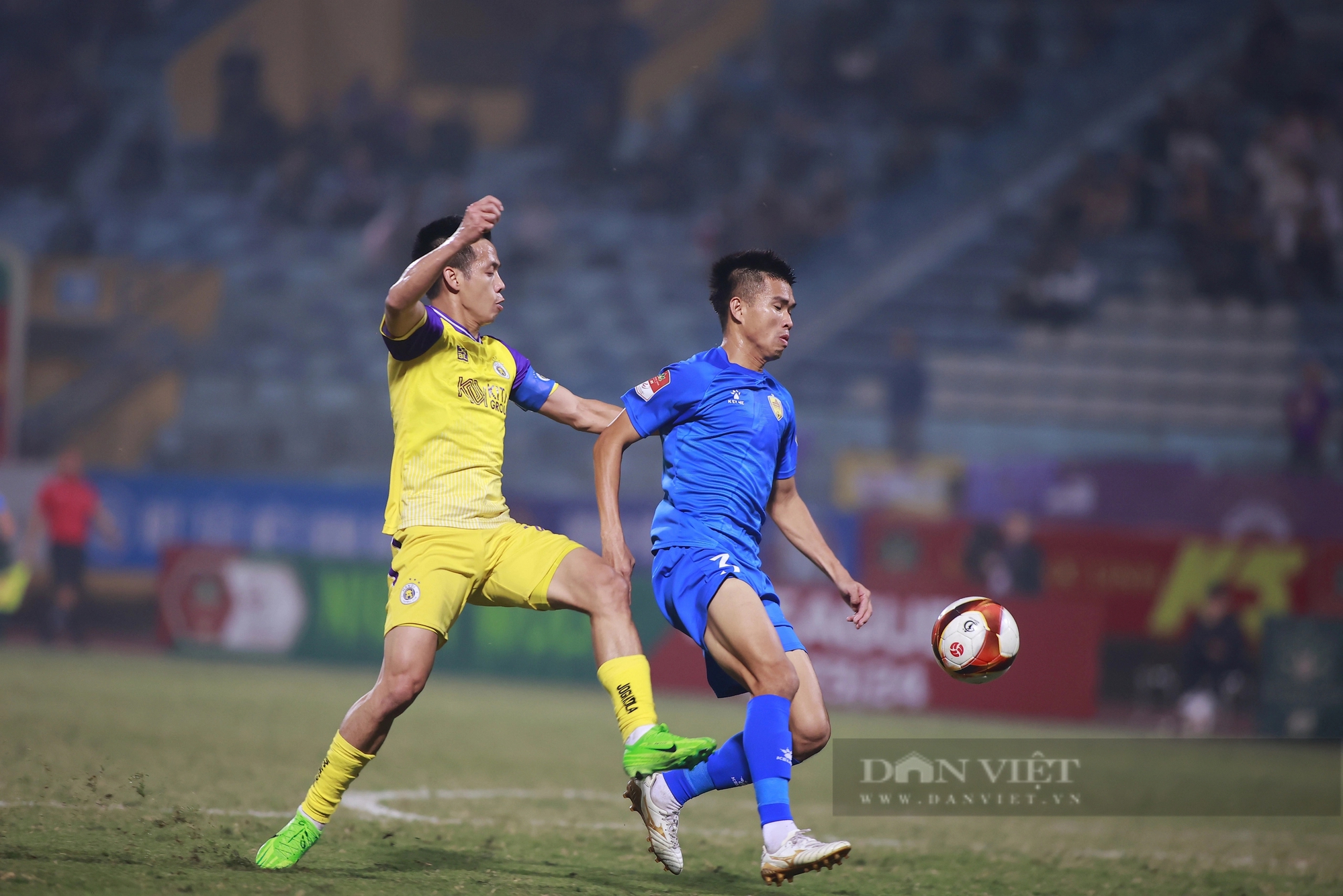 Hoa Hậu Đỗ Mỹ Linh “tiếp lửa", Hà Nội FC thắng đậm Quảng Nam- Ảnh 1.