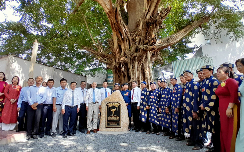 Lễ công bố Cây di sản Việt Nam cho cây kơ nia 200 năm tuổi và cây đa 140 năm tuổi. Ảnh: Chí Tưởng