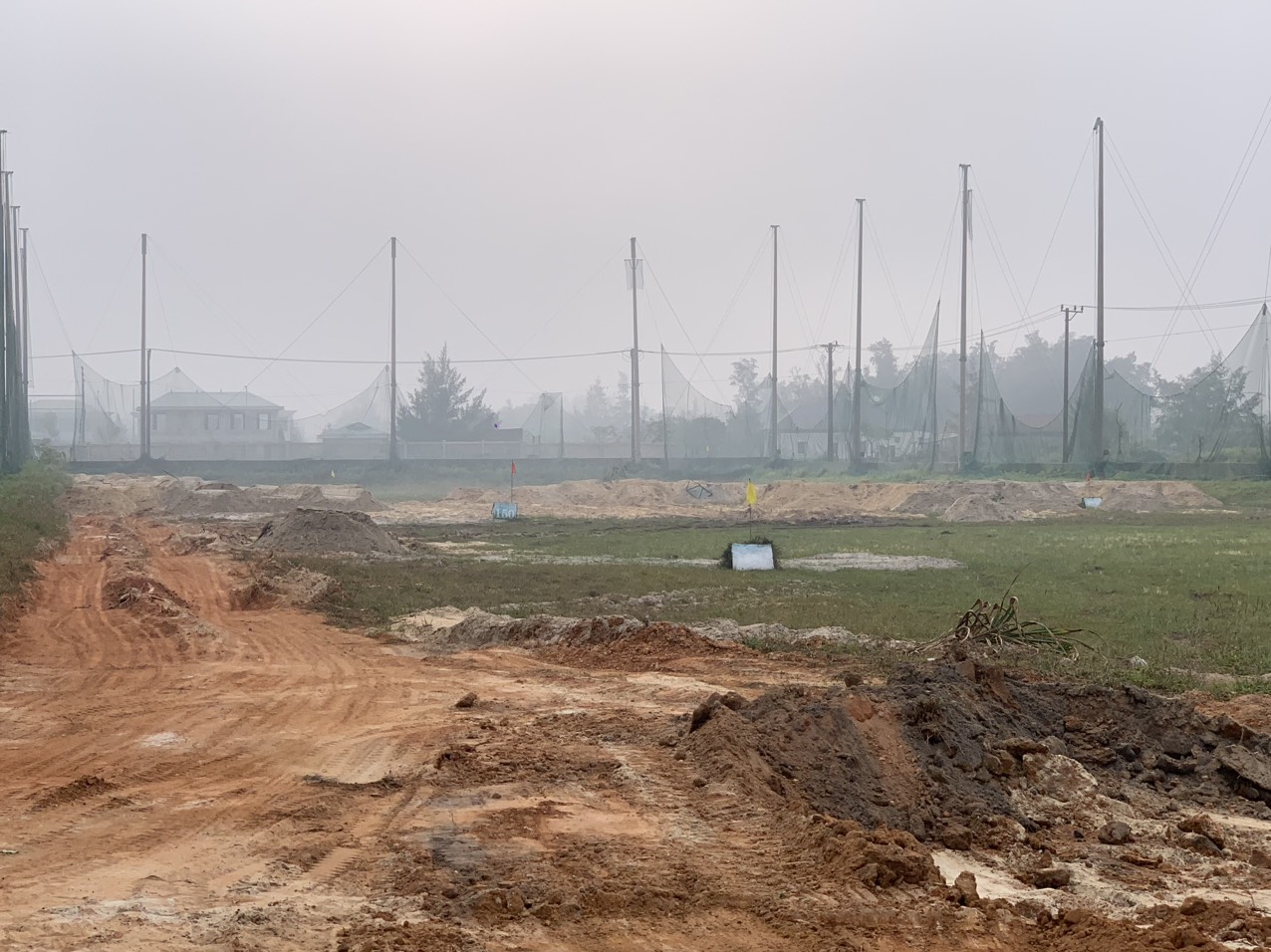 Công ty cổ phần golf Quảng Trị khai thác đất cát trái phép với khối lượng lớn- Ảnh 2.